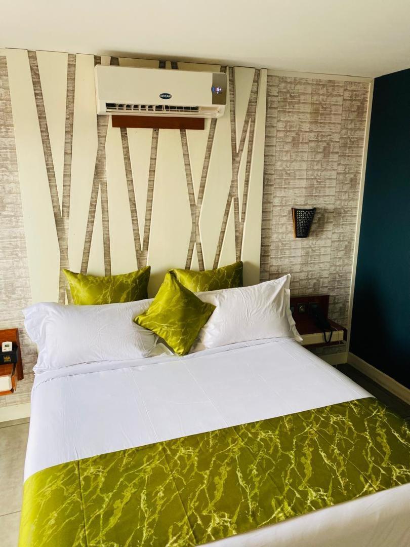Boun'S Hotel Яунде Номер фото