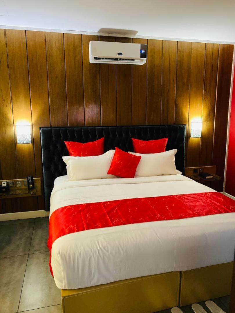 Boun'S Hotel Яунде Экстерьер фото